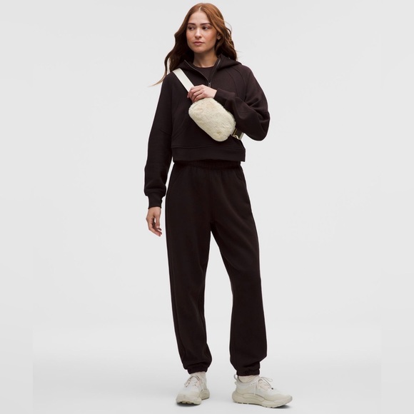 🆕 LULULEMON Everywhere Belt Bag Plush Fleece *Rhinestone Logo! NEW Ivory/Gold - Picture 3 of 17